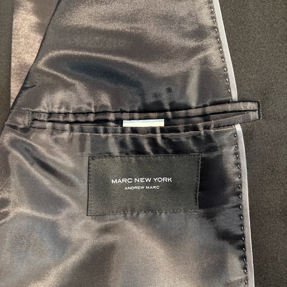 Andrew Mark New York Men’s Black 2 Piece Suit Size 48R Pants Size 42x32 - Picture 5 of 11